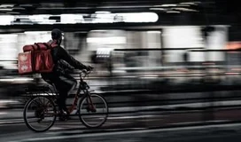 Devenir livreur Uber Eats : le guide 2025