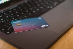 Carte bancaire pour une association : quelles particularités ?