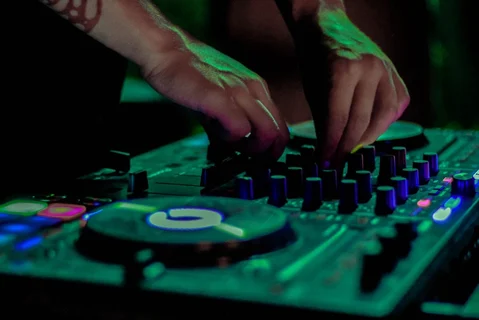 Comment devenir DJ ?