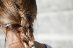Comment devenir coiffeuse à domicile ?