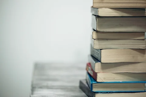 Créer une maison d’édition : le guide juridique complet 2025