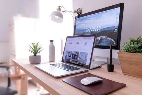 Travailler à son compte : tout savoir (+ 70 idées de métiers)