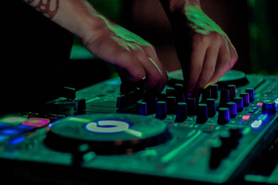 Image fiches-pratiques/evenementiel/comment-devenir-DJ/