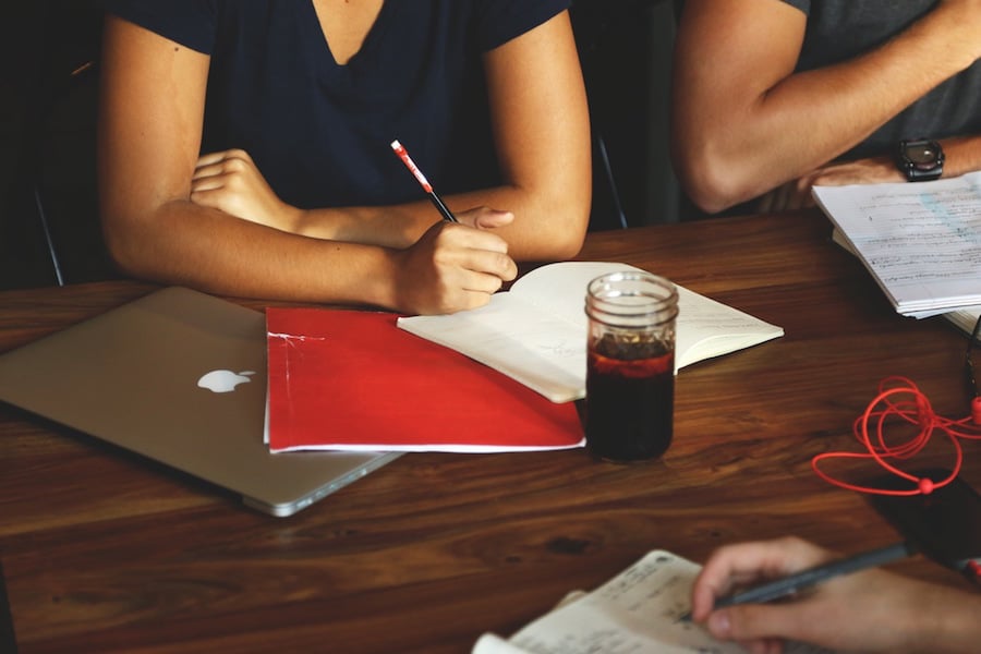 Image fiches-pratiques/vie-des-entreprises/le-contrat-de-travail-en-portage-salarial/